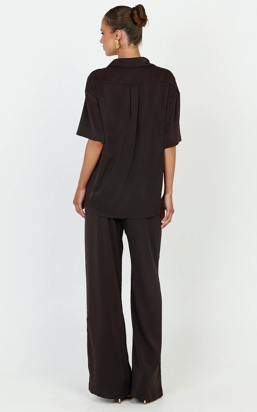 Robyn Shirt - Button Front Short Sleeve Shirt in Chocolate