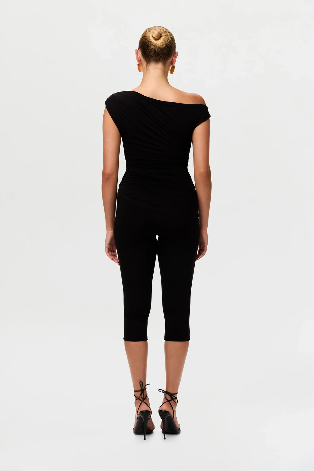 Smooth Sculpt Capri Legging