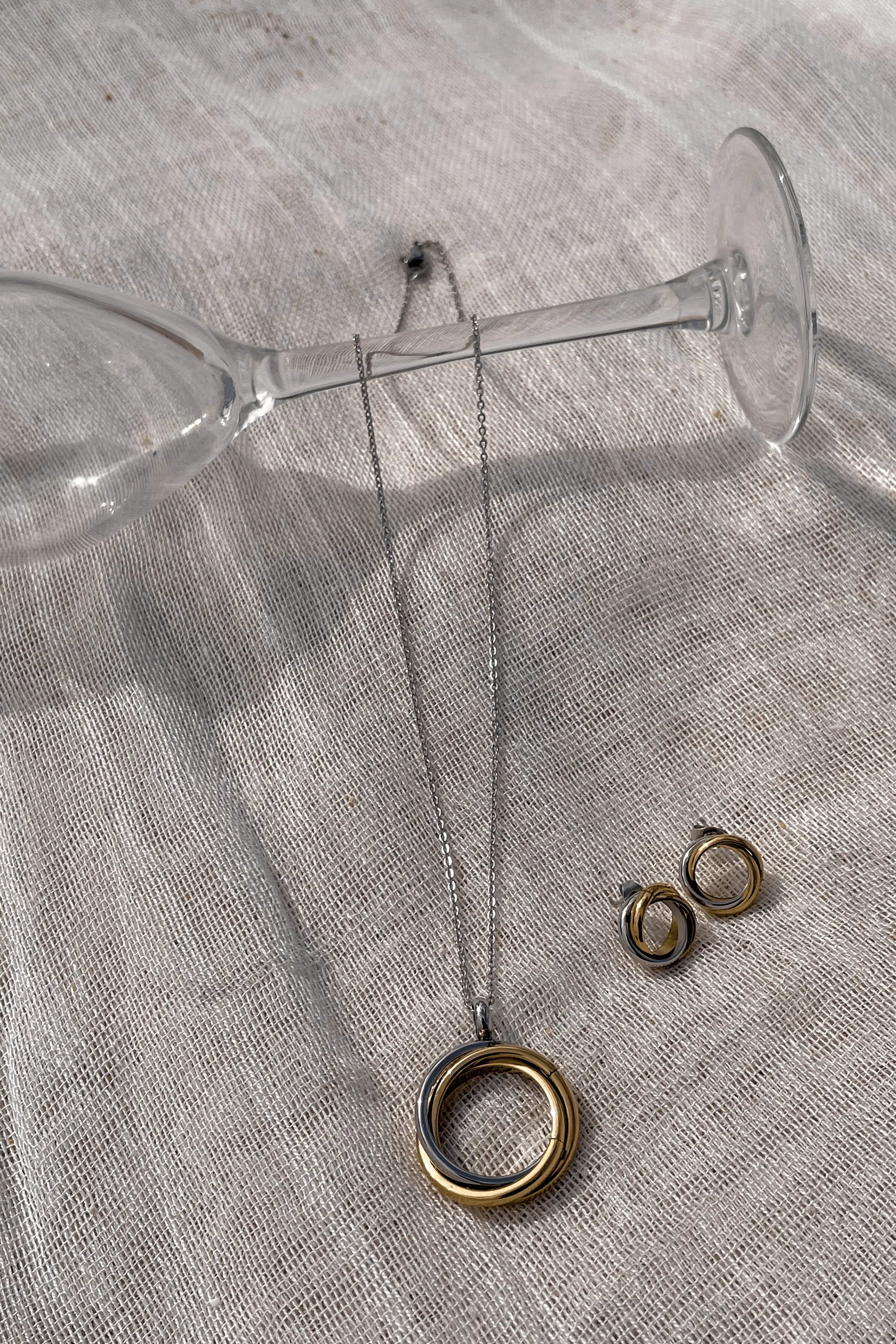 Diora Necklace Set